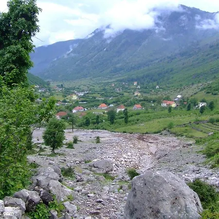 Boga Cabins Country house Boge