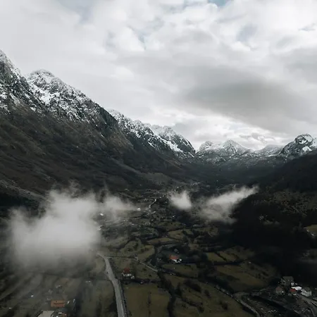 カントリーハウス Boga Cabins Bogë